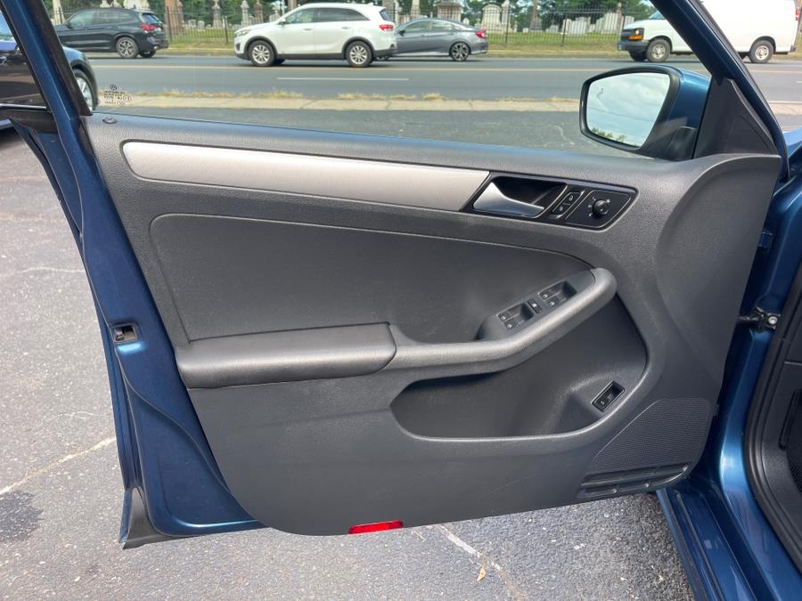 2017 Volkswagen Jetta 1.4T SE Auto, available for sale in Bloomfield, Connecticut | AXA Car Sales and Repair LLC. Bloomfield, Connecticut 2017 Volkswagen Jetta 1.4T SE Auto, available for sale in Bloomfield, Connecticut | AXA Car Sales and Repair LLC. Bloomfield, Connecticut