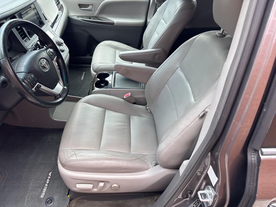2015 Toyota Sienna 5dr 7-Pass Van XLE Premium AWD, available for sale in Waterbury, Connecticut | National Auto Brokers, Inc.. Waterbury, Connecticut 2015 Toyota Sienna 5dr 7-Pass Van XLE Premium AWD, available for sale in Waterbury, Connecticut | National Auto Brokers, Inc.. Waterbury, Connecticut