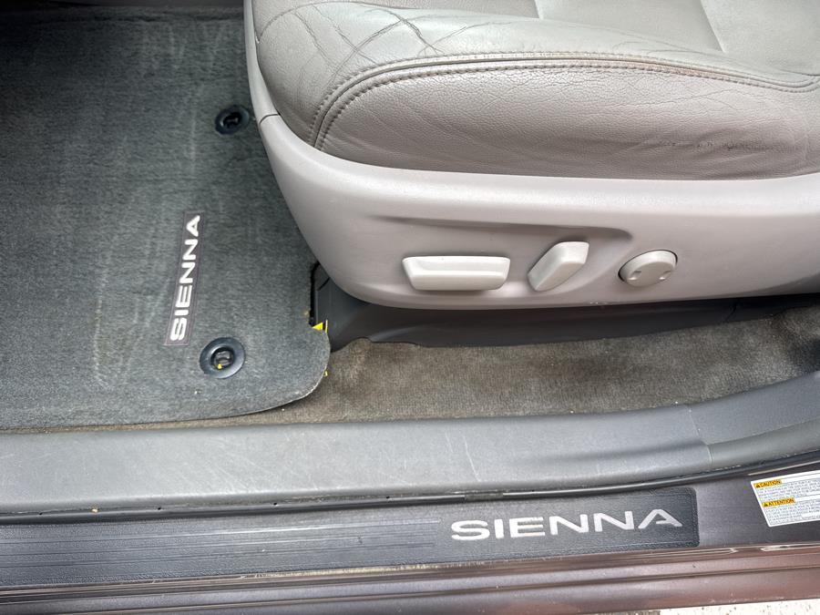 2015 Toyota Sienna 5dr 7-Pass Van XLE Premium AWD, available for sale in Waterbury, Connecticut | National Auto Brokers, Inc.. Waterbury, Connecticut 2015 Toyota Sienna 5dr 7-Pass Van XLE Premium AWD, available for sale in Waterbury, Connecticut | National Auto Brokers, Inc.. Waterbury, Connecticut