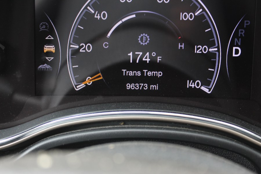 2016 Jeep Grand Cherokee 4WD 4dr Summit, available for sale in New Britain, Connecticut | Universal Motors LLC. New Britain, Connecticut 2016 Jeep Grand Cherokee 4WD 4dr Summit, available for sale in New Britain, Connecticut | Universal Motors LLC. New Britain, Connecticut