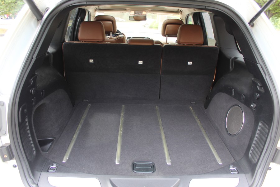 2016 Jeep Grand Cherokee 4WD 4dr Summit, available for sale in New Britain, Connecticut | Universal Motors LLC. New Britain, Connecticut 2016 Jeep Grand Cherokee 4WD 4dr Summit, available for sale in New Britain, Connecticut | Universal Motors LLC. New Britain, Connecticut
