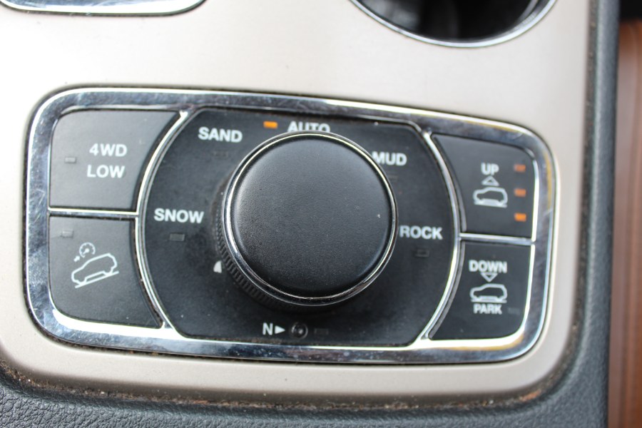2016 Jeep Grand Cherokee 4WD 4dr Summit, available for sale in New Britain, Connecticut | Universal Motors LLC. New Britain, Connecticut 2016 Jeep Grand Cherokee 4WD 4dr Summit, available for sale in New Britain, Connecticut | Universal Motors LLC. New Britain, Connecticut