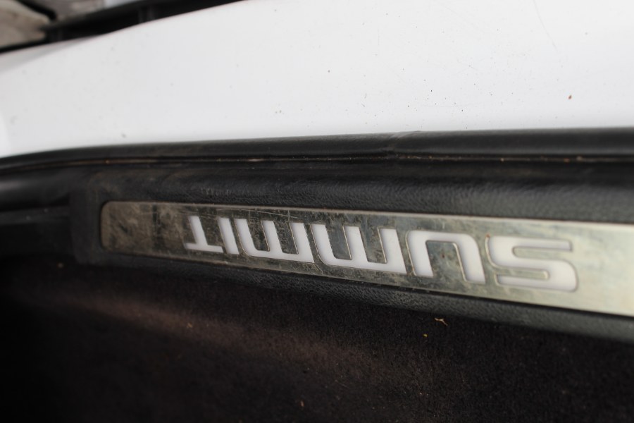 2016 Jeep Grand Cherokee 4WD 4dr Summit, available for sale in New Britain, Connecticut | Universal Motors LLC. New Britain, Connecticut 2016 Jeep Grand Cherokee 4WD 4dr Summit, available for sale in New Britain, Connecticut | Universal Motors LLC. New Britain, Connecticut