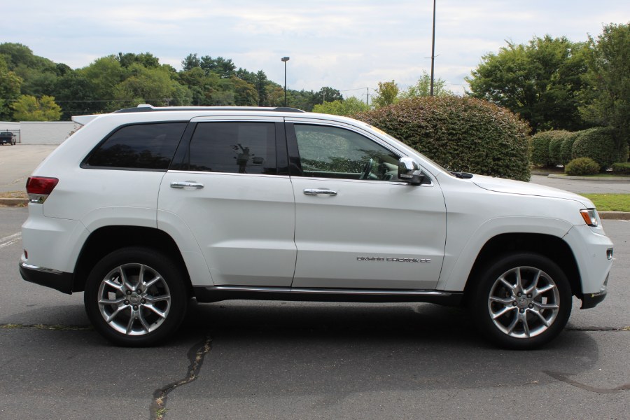 2016 Jeep Grand Cherokee 4WD 4dr Summit, available for sale in New Britain, Connecticut | Universal Motors LLC. New Britain, Connecticut 2016 Jeep Grand Cherokee 4WD 4dr Summit, available for sale in New Britain, Connecticut | Universal Motors LLC. New Britain, Connecticut