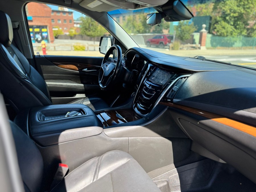 2018 Cadillac Escalade 4WD 4dr Luxury, available for sale in Peabody, Massachusetts | New Star Motors. Peabody, Massachusetts 2018 Cadillac Escalade 4WD 4dr Luxury, available for sale in Peabody, Massachusetts | New Star Motors. Peabody, Massachusetts