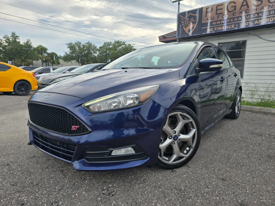 2017 Ford Focus ST's photo