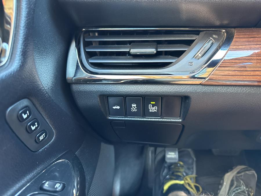 2015 Toyota Avalon 4dr Sdn XLE Touring, available for sale in Waterbury, Connecticut | National Auto Brokers, Inc.. Waterbury, Connecticut 2015 Toyota Avalon 4dr Sdn XLE Touring, available for sale in Waterbury, Connecticut | National Auto Brokers, Inc.. Waterbury, Connecticut