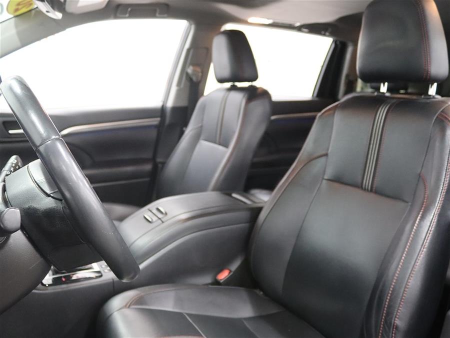 2019 Toyota Highlander SE, available for sale in Paterson, New Jersey | Fast Track Motors. Paterson, New Jersey 2019 Toyota Highlander SE, available for sale in Paterson, New Jersey | Fast Track Motors. Paterson, New Jersey