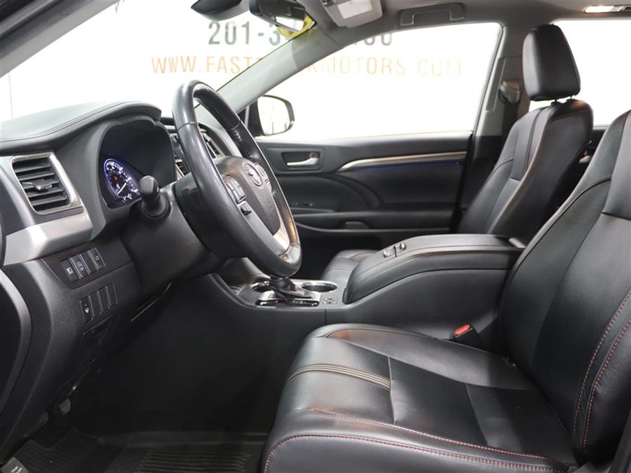 2019 Toyota Highlander SE, available for sale in Paterson, New Jersey | Fast Track Motors. Paterson, New Jersey 2019 Toyota Highlander SE, available for sale in Paterson, New Jersey | Fast Track Motors. Paterson, New Jersey