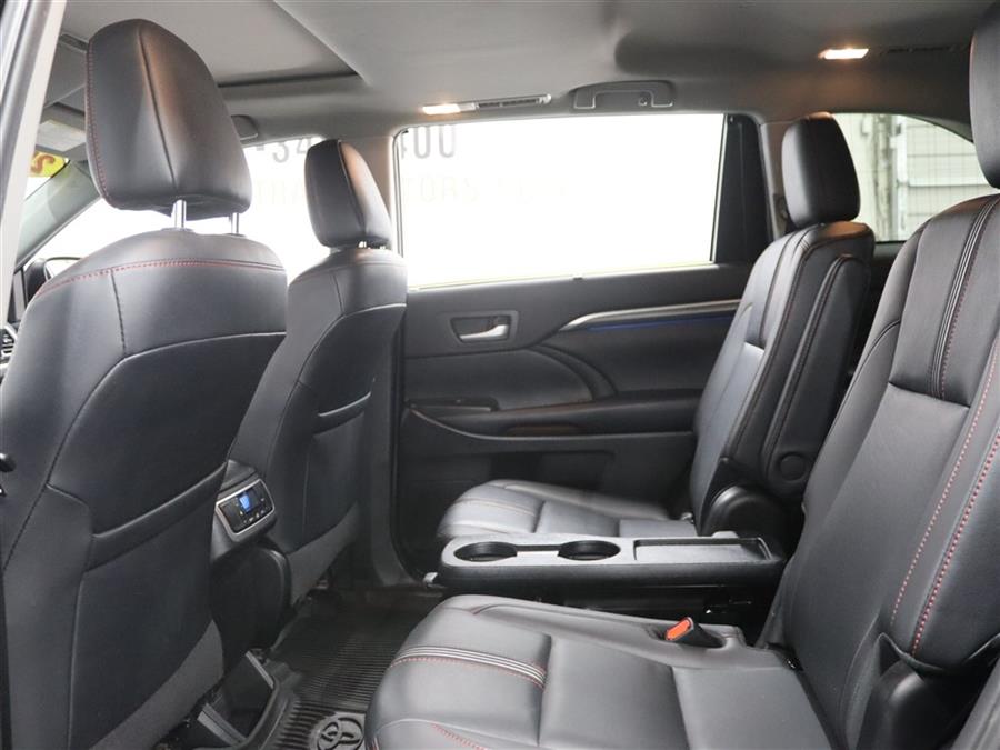2019 Toyota Highlander SE, available for sale in Paterson, New Jersey | Fast Track Motors. Paterson, New Jersey 2019 Toyota Highlander SE, available for sale in Paterson, New Jersey | Fast Track Motors. Paterson, New Jersey
