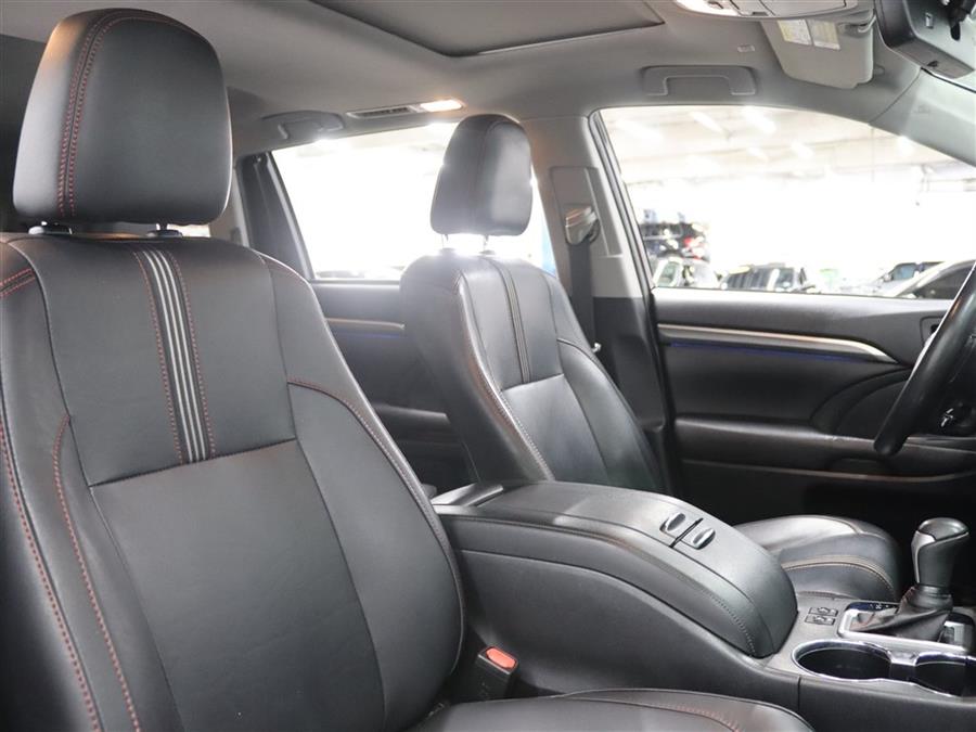 2019 Toyota Highlander SE, available for sale in Paterson, New Jersey | Fast Track Motors. Paterson, New Jersey 2019 Toyota Highlander SE, available for sale in Paterson, New Jersey | Fast Track Motors. Paterson, New Jersey