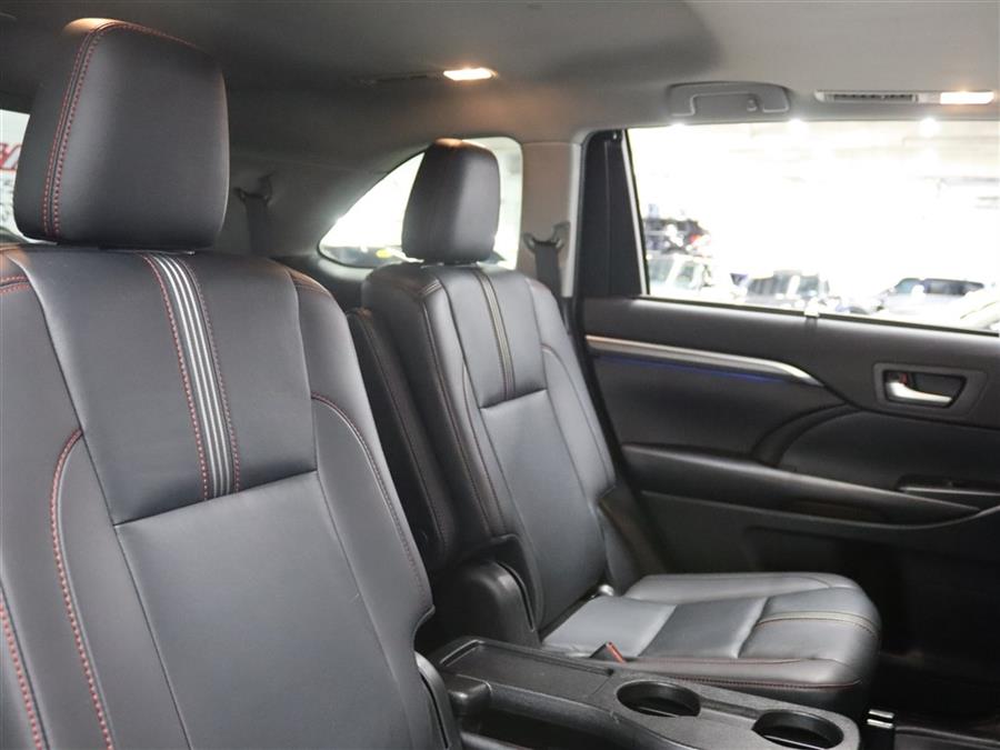 2019 Toyota Highlander SE, available for sale in Paterson, New Jersey | Fast Track Motors. Paterson, New Jersey 2019 Toyota Highlander SE, available for sale in Paterson, New Jersey | Fast Track Motors. Paterson, New Jersey