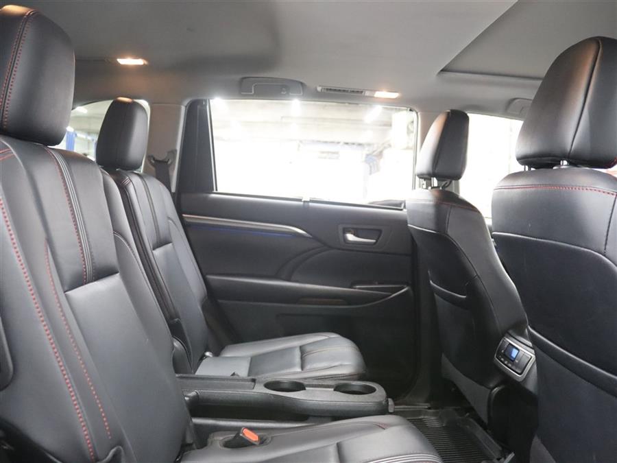 2019 Toyota Highlander SE, available for sale in Paterson, New Jersey | Fast Track Motors. Paterson, New Jersey 2019 Toyota Highlander SE, available for sale in Paterson, New Jersey | Fast Track Motors. Paterson, New Jersey