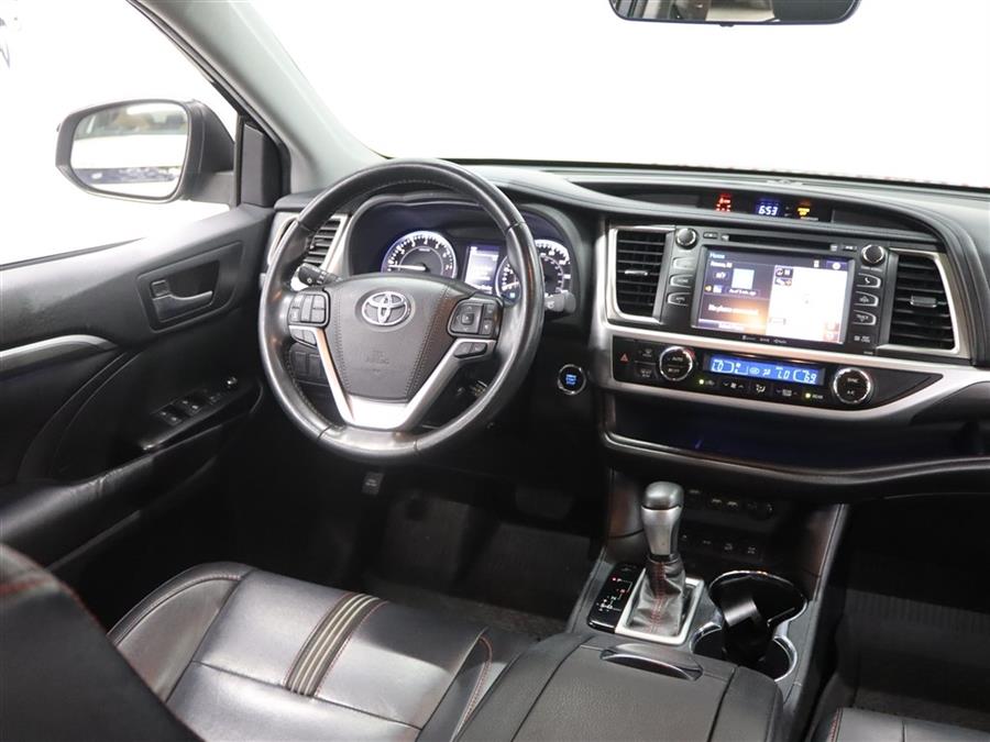 2019 Toyota Highlander SE, available for sale in Paterson, New Jersey | Fast Track Motors. Paterson, New Jersey 2019 Toyota Highlander SE, available for sale in Paterson, New Jersey | Fast Track Motors. Paterson, New Jersey