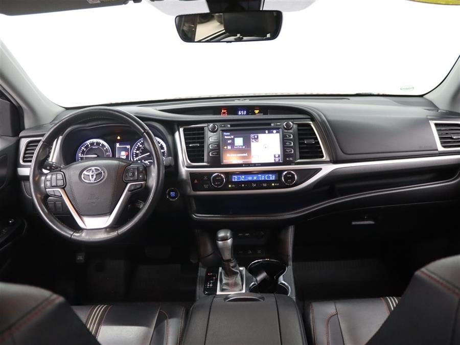 2019 Toyota Highlander SE, available for sale in Paterson, New Jersey | Fast Track Motors. Paterson, New Jersey 2019 Toyota Highlander SE, available for sale in Paterson, New Jersey | Fast Track Motors. Paterson, New Jersey