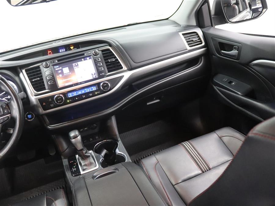 2019 Toyota Highlander SE, available for sale in Paterson, New Jersey | Fast Track Motors. Paterson, New Jersey 2019 Toyota Highlander SE, available for sale in Paterson, New Jersey | Fast Track Motors. Paterson, New Jersey