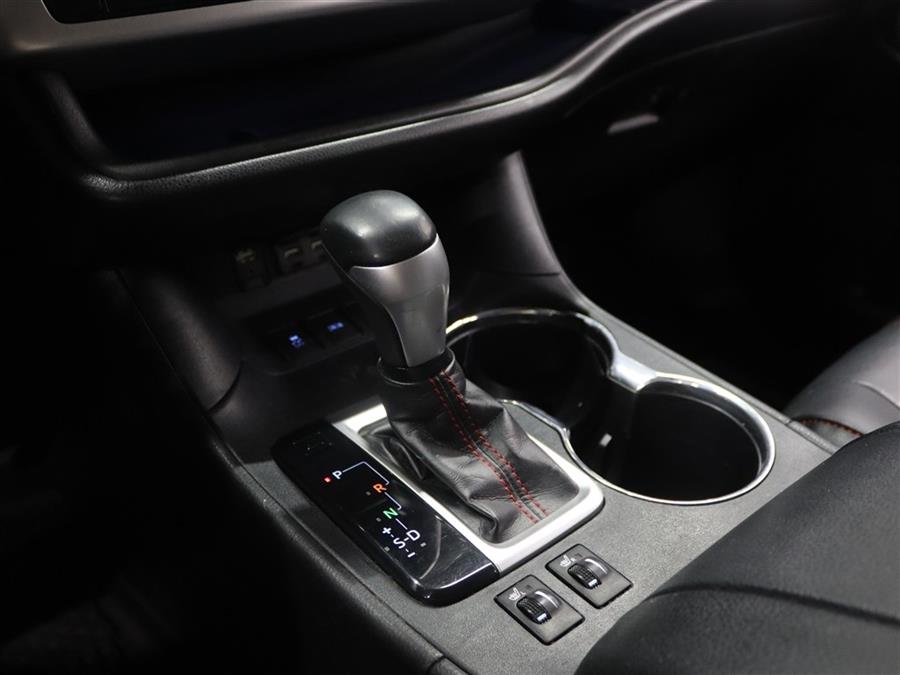2019 Toyota Highlander SE, available for sale in Paterson, New Jersey | Fast Track Motors. Paterson, New Jersey 2019 Toyota Highlander SE, available for sale in Paterson, New Jersey | Fast Track Motors. Paterson, New Jersey