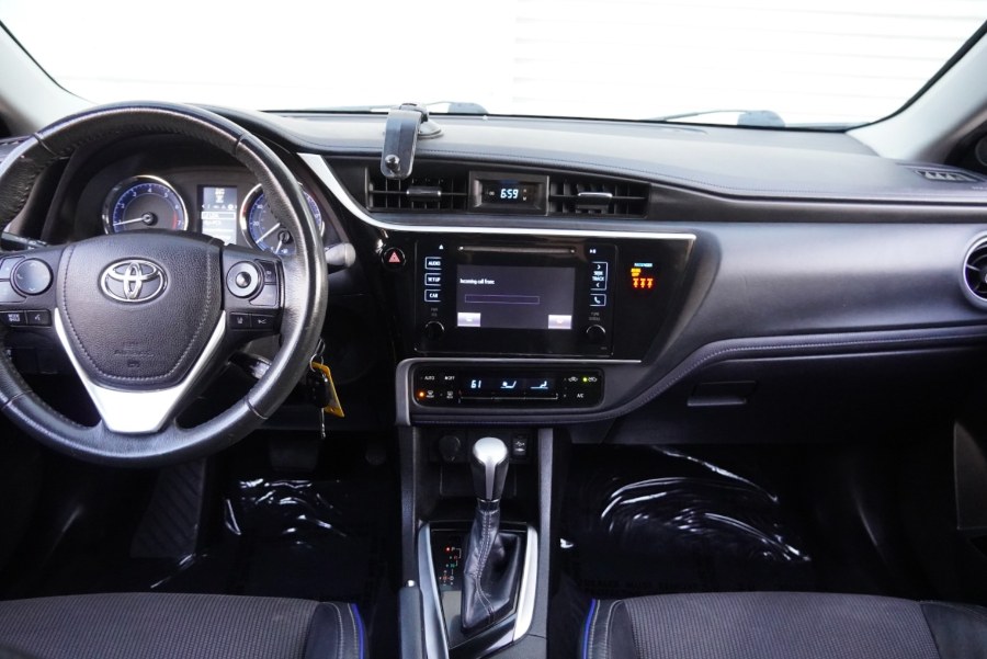 2018 Toyota Corolla SE SE (LEATHER SEATS), available for sale in Riverside, California | Big Timin Motors LLC. Riverside, California 2018 Toyota Corolla SE SE (LEATHER SEATS), available for sale in Riverside, California | Big Timin Motors LLC. Riverside, California