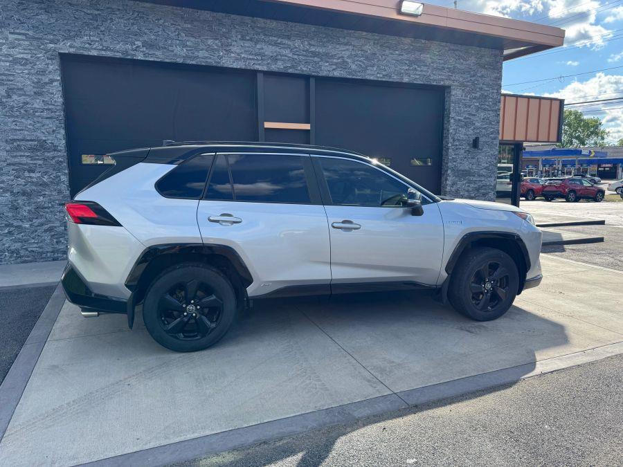 2019 Toyota RAV4 Hybrid XSE Sport photo 2