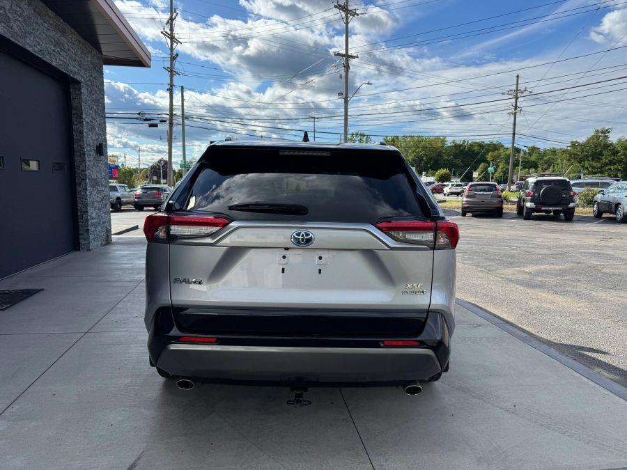 2019 Toyota RAV4 Hybrid XSE Sport photo 3