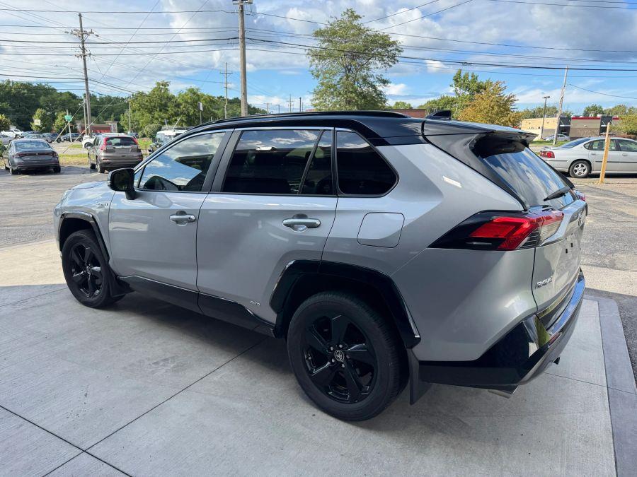 2019 Toyota RAV4 Hybrid XSE Sport photo 4