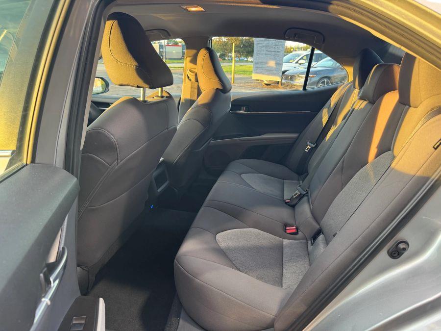 2022 Toyota Camry LE photo 2