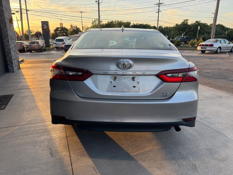 2022 Toyota Camry LE photo 3
