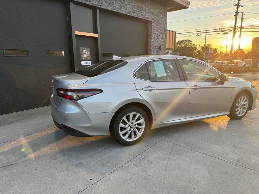 2022 Toyota Camry LE photo 4