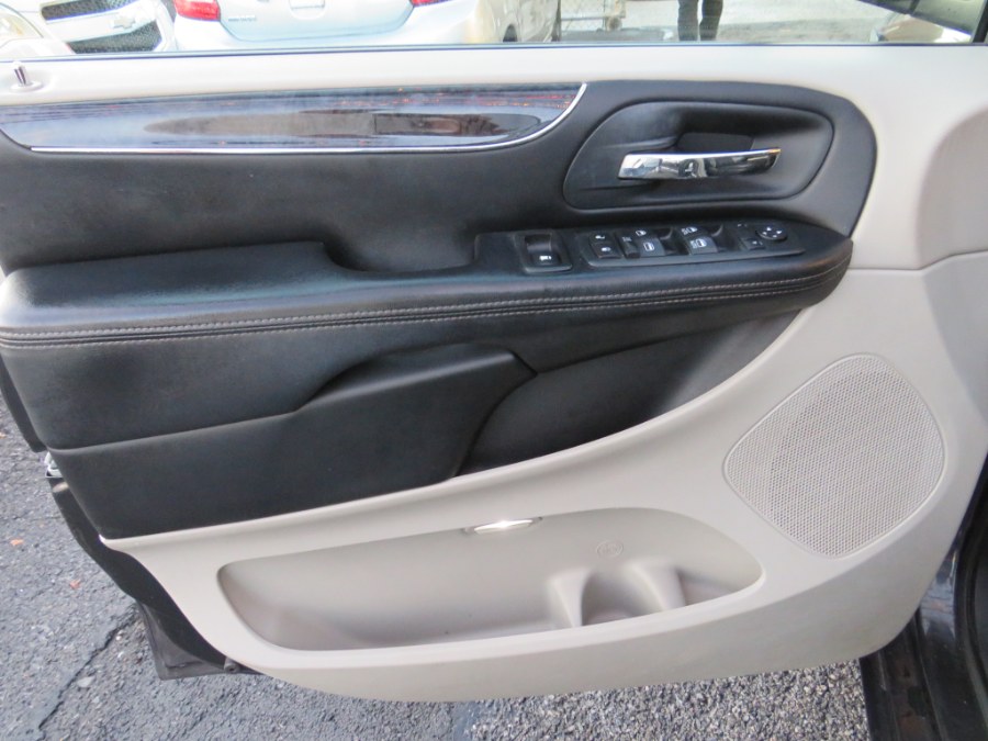 2011 Chrysler Town & Country 4dr Wgn Touring-L, available for sale in Middle Village, New York | Road Masters II INC. Middle Village, New York 2011 Chrysler Town & Country 4dr Wgn Touring-L, available for sale in Middle Village, New York | Road Masters II INC. Middle Village, New York