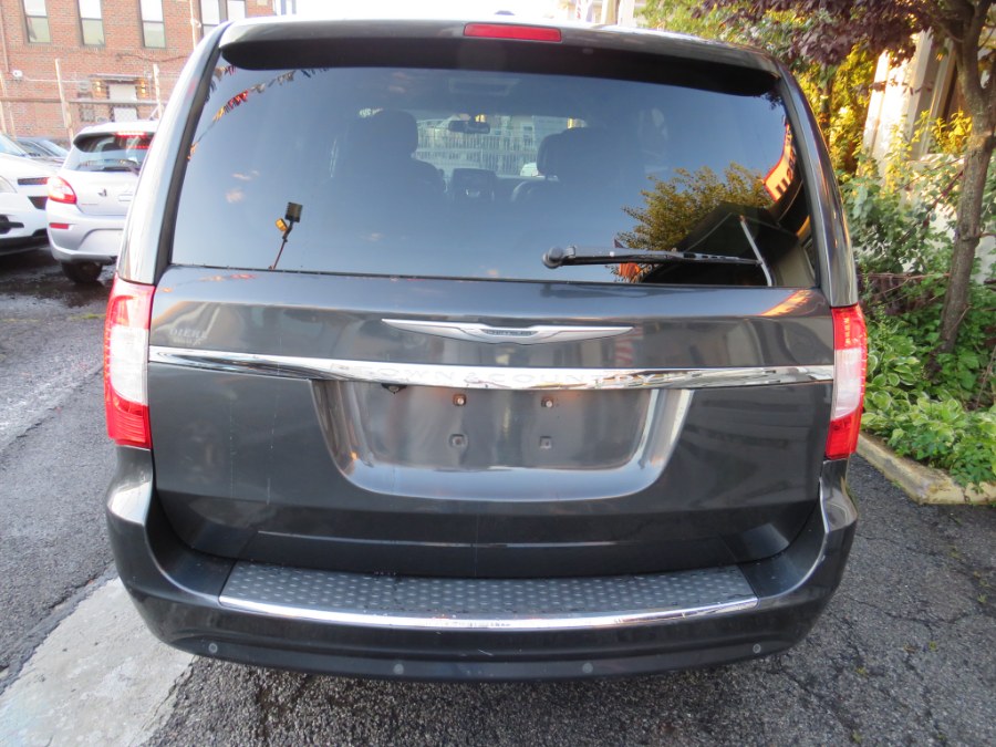 2011 Chrysler Town & Country 4dr Wgn Touring-L, available for sale in Middle Village, New York | Road Masters II INC. Middle Village, New York 2011 Chrysler Town & Country 4dr Wgn Touring-L, available for sale in Middle Village, New York | Road Masters II INC. Middle Village, New York