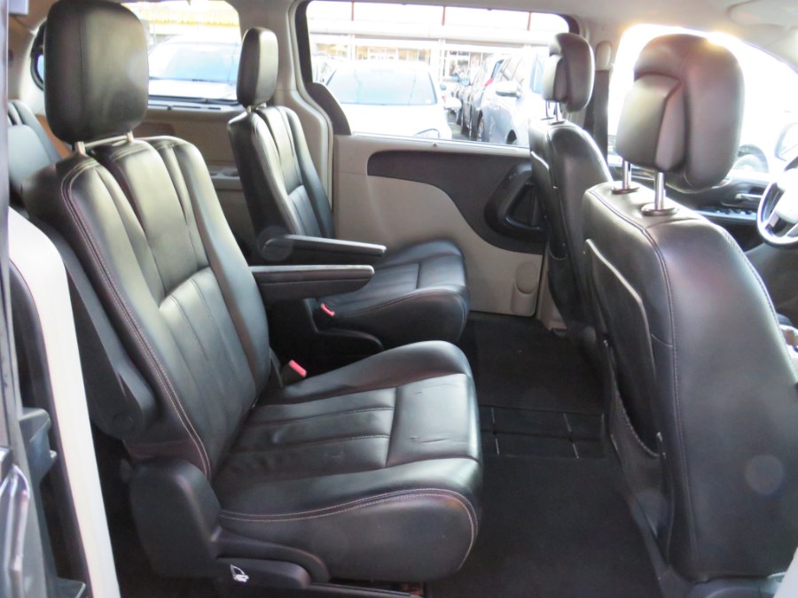 2011 Chrysler Town & Country 4dr Wgn Touring-L, available for sale in Middle Village, New York | Road Masters II INC. Middle Village, New York 2011 Chrysler Town & Country 4dr Wgn Touring-L, available for sale in Middle Village, New York | Road Masters II INC. Middle Village, New York
