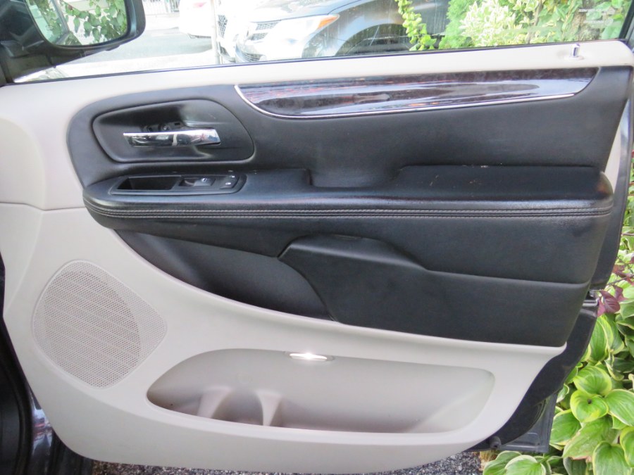 2011 Chrysler Town & Country 4dr Wgn Touring-L, available for sale in Middle Village, New York | Road Masters II INC. Middle Village, New York 2011 Chrysler Town & Country 4dr Wgn Touring-L, available for sale in Middle Village, New York | Road Masters II INC. Middle Village, New York