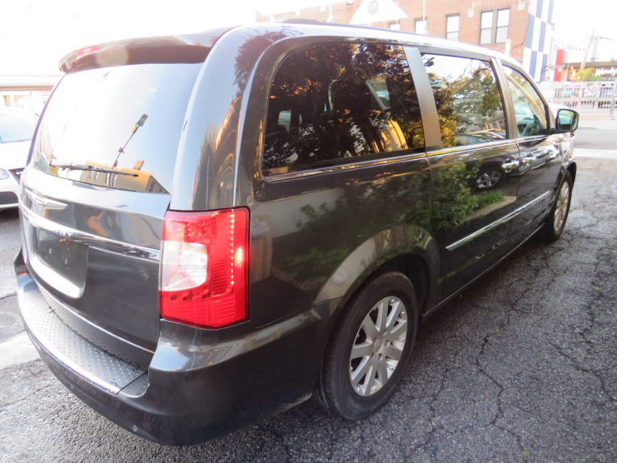2011 Chrysler Town & Country 4dr Wgn Touring-L, available for sale in Middle Village, New York | Road Masters II INC. Middle Village, New York 2011 Chrysler Town & Country 4dr Wgn Touring-L, available for sale in Middle Village, New York | Road Masters II INC. Middle Village, New York