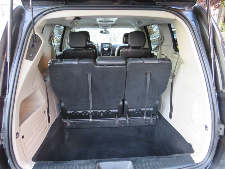 2011 Chrysler Town & Country 4dr Wgn Touring-L, available for sale in Middle Village, New York | Road Masters II INC. Middle Village, New York 2011 Chrysler Town & Country 4dr Wgn Touring-L, available for sale in Middle Village, New York | Road Masters II INC. Middle Village, New York