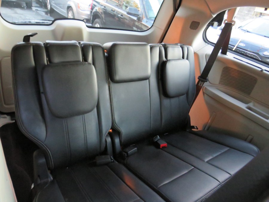 2011 Chrysler Town & Country 4dr Wgn Touring-L, available for sale in Middle Village, New York | Road Masters II INC. Middle Village, New York 2011 Chrysler Town & Country 4dr Wgn Touring-L, available for sale in Middle Village, New York | Road Masters II INC. Middle Village, New York