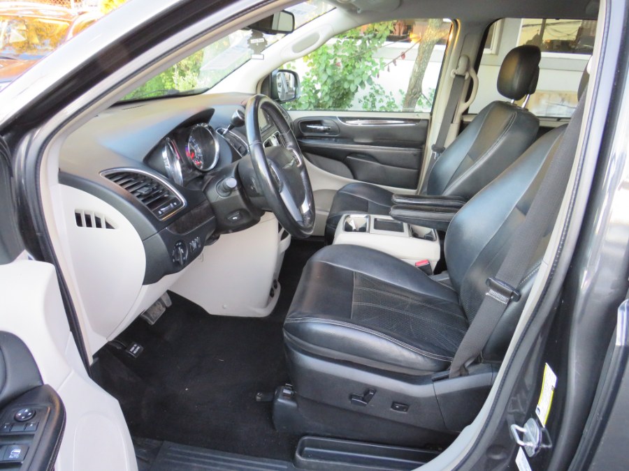 2011 Chrysler Town & Country 4dr Wgn Touring-L, available for sale in Middle Village, New York | Road Masters II INC. Middle Village, New York 2011 Chrysler Town & Country 4dr Wgn Touring-L, available for sale in Middle Village, New York | Road Masters II INC. Middle Village, New York