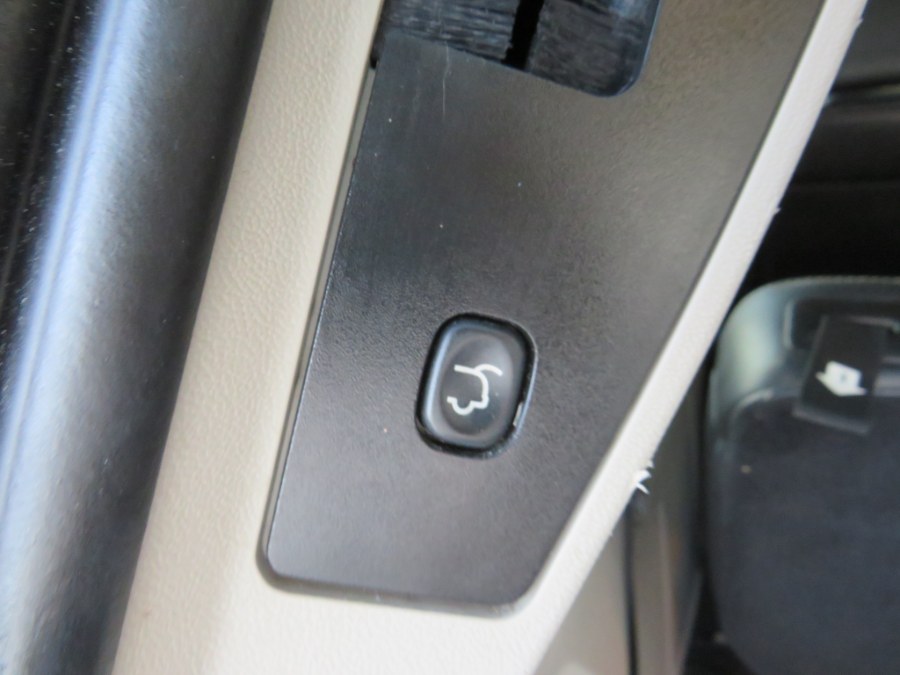 2011 Chrysler Town & Country 4dr Wgn Touring-L, available for sale in Middle Village, New York | Road Masters II INC. Middle Village, New York 2011 Chrysler Town & Country 4dr Wgn Touring-L, available for sale in Middle Village, New York | Road Masters II INC. Middle Village, New York