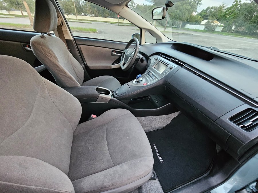 2015 Toyota Prius 5dr HB Two (Natl), available for sale in Longwood, Florida | Majestic Autos Inc.. Longwood, Florida 2015 Toyota Prius 5dr HB Two (Natl), available for sale in Longwood, Florida | Majestic Autos Inc.. Longwood, Florida