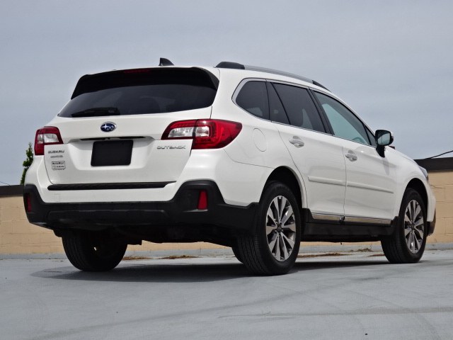 2018 Subaru Outback Touring 2.5i AWD, available for sale in Newton, Massachusetts | Jacob Auto Sales. Newton, Massachusetts 2018 Subaru Outback Touring 2.5i AWD, available for sale in Newton, Massachusetts | Jacob Auto Sales. Newton, Massachusetts