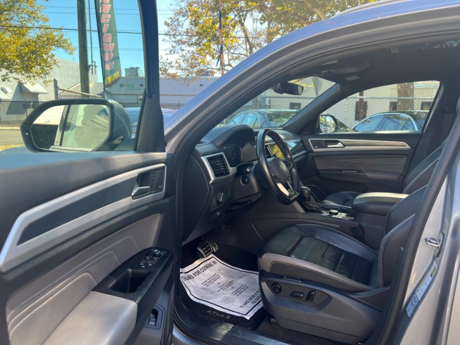 2021 Volkswagen Atlas Cross Sport 3.6L V6 SEL Premium R-Line 4MOTION, available for sale in New Haven, Connecticut | Unique Auto Sales LLC. New Haven, Connecticut 2021 Volkswagen Atlas Cross Sport 3.6L V6 SEL Premium R-Line 4MOTION, available for sale in New Haven, Connecticut | Unique Auto Sales LLC. New Haven, Connecticut