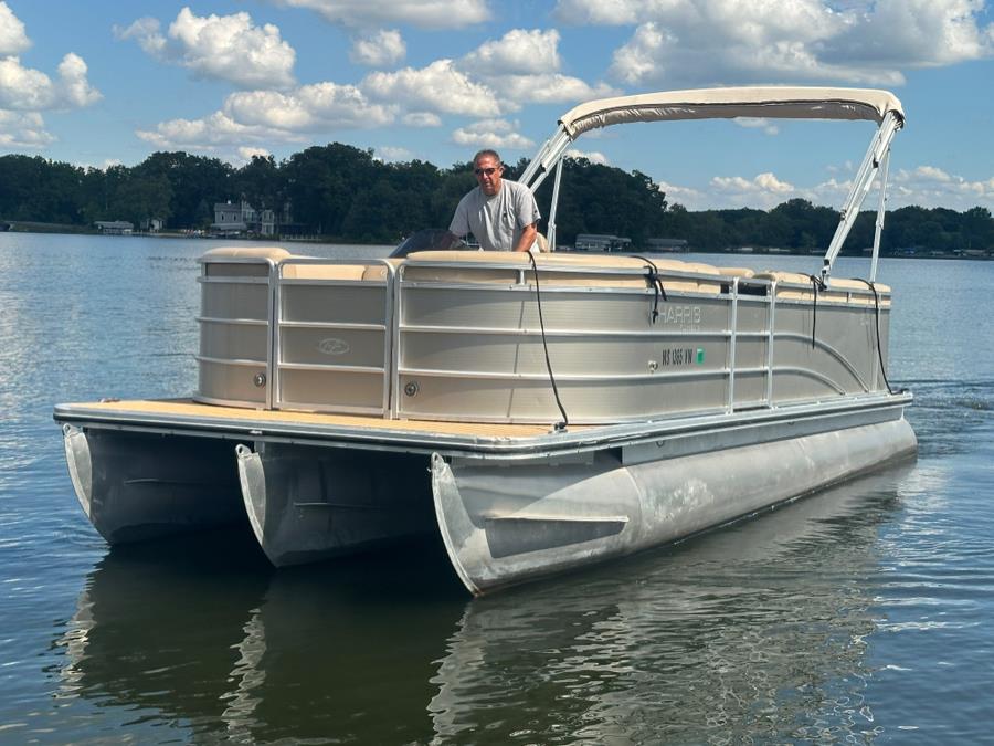 Used 2014 Harris Cruiser 220 in Darien, Wisconsin | Geneva Motor Cars. Darien, Wisconsin