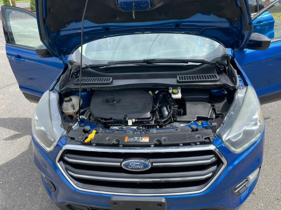 2017 Ford Escape SE 4WD, available for sale in East Windsor, Connecticut | A1 Auto Sale LLC. East Windsor, Connecticut 2017 Ford Escape SE 4WD, available for sale in East Windsor, Connecticut | A1 Auto Sale LLC. East Windsor, Connecticut