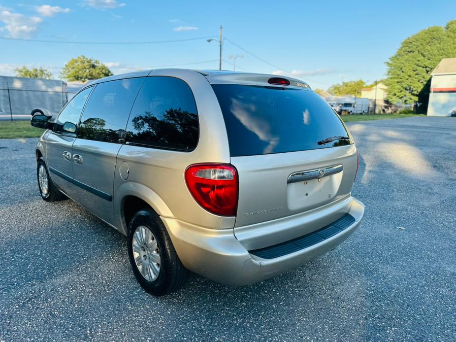 2005 Chrysler Town & Country 4dr SWB FWD, available for sale in Springfield, Massachusetts | Auto Globe LLC. Springfield, Massachusetts 2005 Chrysler Town & Country 4dr SWB FWD, available for sale in Springfield, Massachusetts | Auto Globe LLC. Springfield, Massachusetts