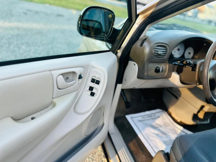2005 Chrysler Town & Country 4dr SWB FWD, available for sale in Springfield, Massachusetts | Auto Globe LLC. Springfield, Massachusetts 2005 Chrysler Town & Country 4dr SWB FWD, available for sale in Springfield, Massachusetts | Auto Globe LLC. Springfield, Massachusetts