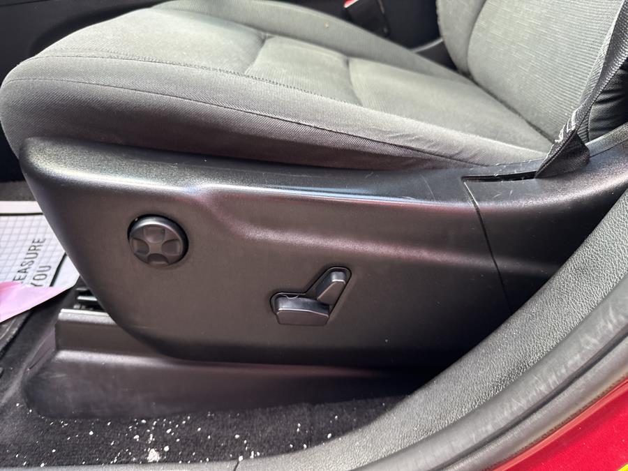 2014 Jeep Grand Cherokee 4WD 4dr Laredo, available for sale in Worcester, Massachusetts | Worcester Auto Outlet LLC. Worcester, Massachusetts 2014 Jeep Grand Cherokee 4WD 4dr Laredo, available for sale in Worcester, Massachusetts | Worcester Auto Outlet LLC. Worcester, Massachusetts