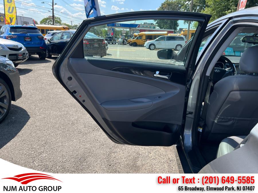 2014 Hyundai Sonata 4dr Sdn 2.4L Auto SE, available for sale in Elmwood Park, New Jersey | NJM Auto Group. Elmwood Park, New Jersey 2014 Hyundai Sonata 4dr Sdn 2.4L Auto SE, available for sale in Elmwood Park, New Jersey | NJM Auto Group. Elmwood Park, New Jersey