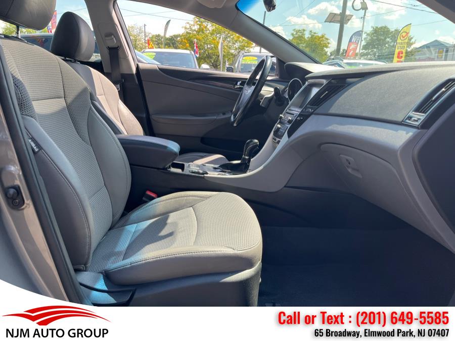 2014 Hyundai Sonata 4dr Sdn 2.4L Auto SE, available for sale in Elmwood Park, New Jersey | NJM Auto Group. Elmwood Park, New Jersey 2014 Hyundai Sonata 4dr Sdn 2.4L Auto SE, available for sale in Elmwood Park, New Jersey | NJM Auto Group. Elmwood Park, New Jersey