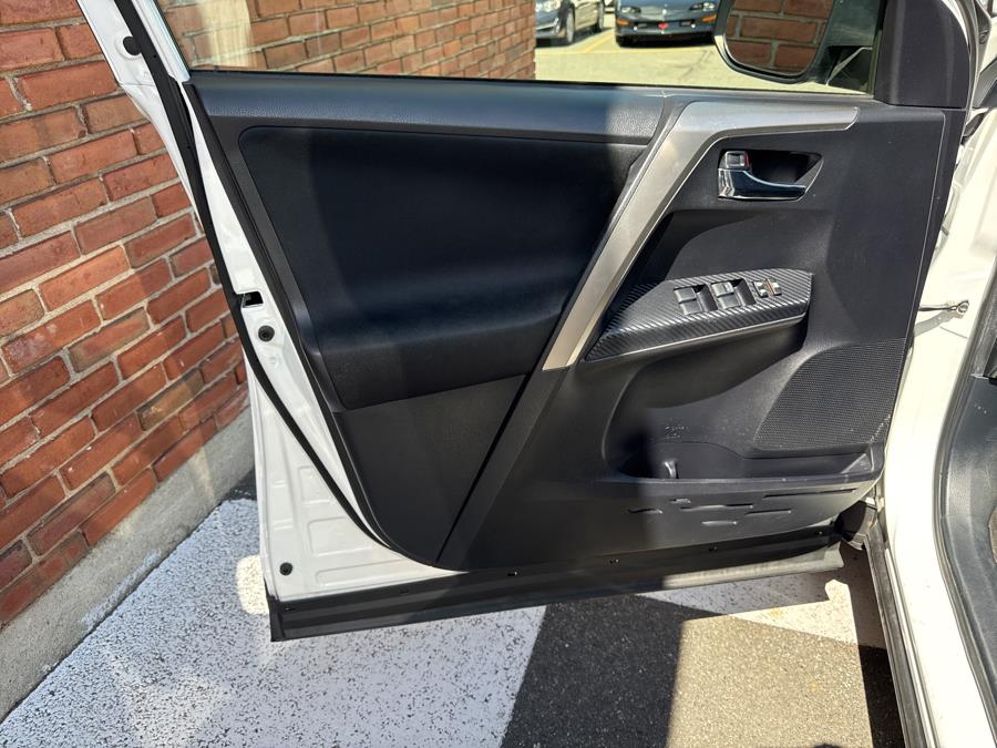 2015 Toyota RAV4 AWD 4dr XLE, available for sale in Waterbury, Connecticut | National Auto Brokers, Inc.. Waterbury, Connecticut 2015 Toyota RAV4 AWD 4dr XLE, available for sale in Waterbury, Connecticut | National Auto Brokers, Inc.. Waterbury, Connecticut
