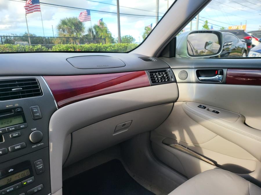 2004 Lexus ES 330 4dr Sdn, available for sale in Orlando, Florida | Mickeys Driver Mart. Orlando, Florida 2004 Lexus ES 330 4dr Sdn, available for sale in Orlando, Florida | Mickeys Driver Mart. Orlando, Florida