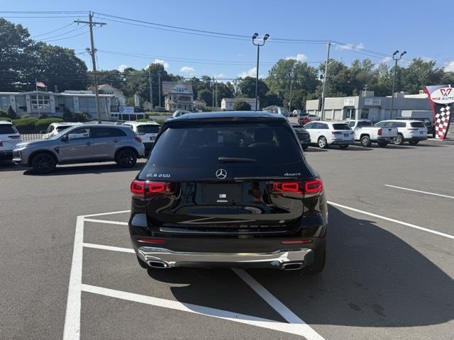 2020 Mercedes Benz GLB 250 photo 4